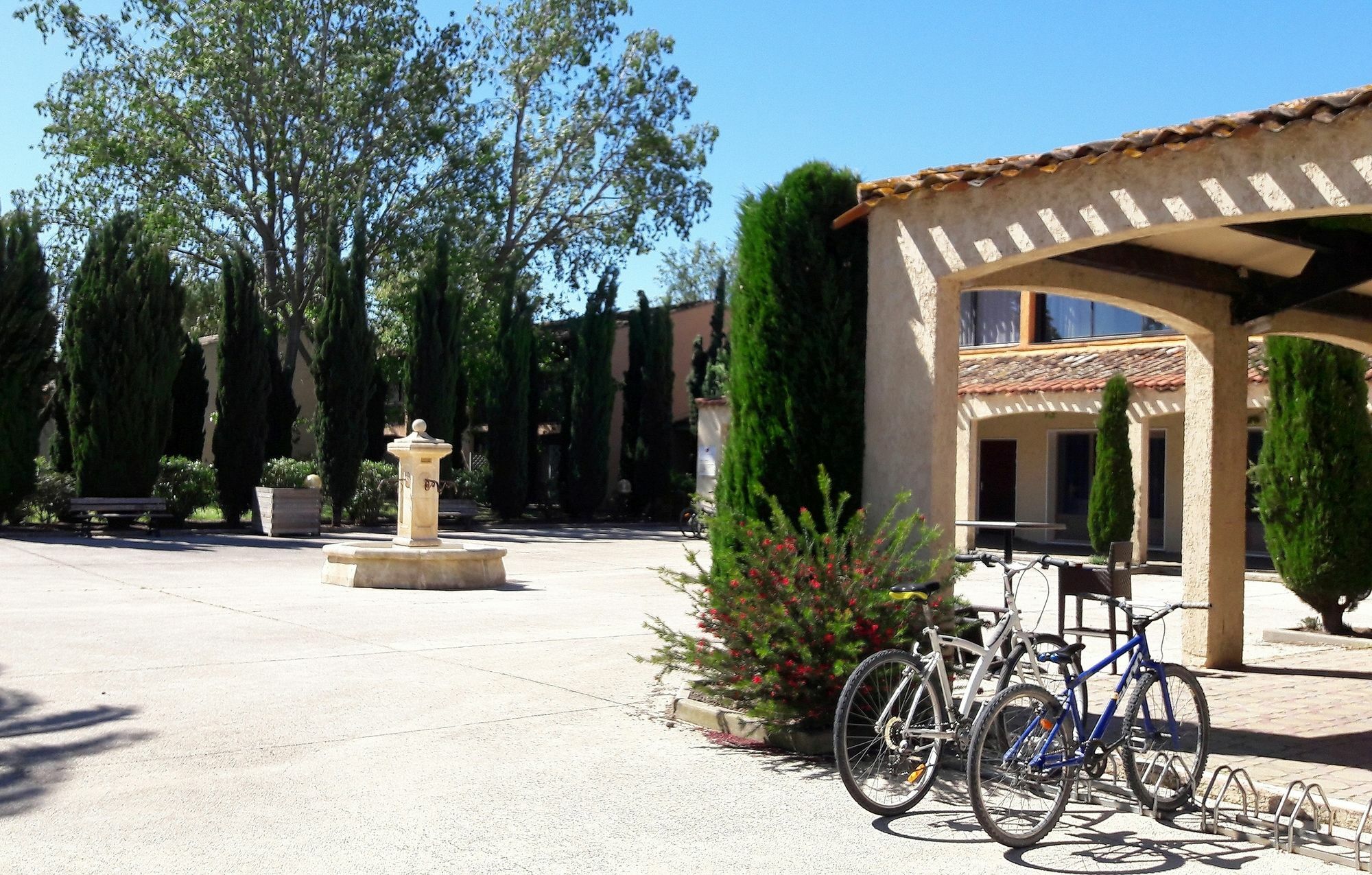 Residence Odalys Le Village Camarguais Les Gardians Arles Exterior photo